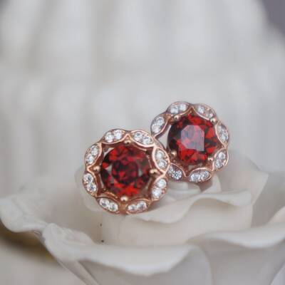 Beautiful natural red garnet earstuds 925 sterling silver stud earrings for lady for girl beautiful open red color