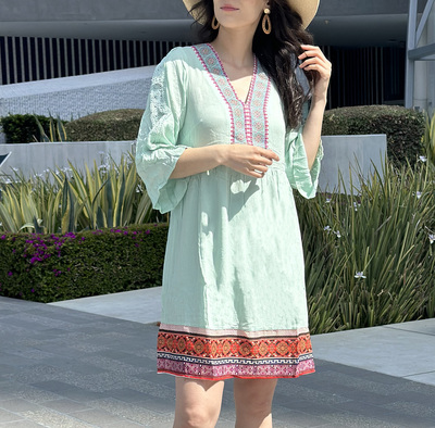 White Mark Women's Gabrielle Embroidered Dress