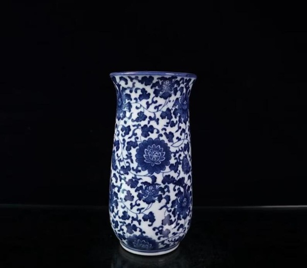 Collection crafts Blue and White Porcelain Vase Hand-painted Lotus Pattern Vase | Collection | Retro | Vintage