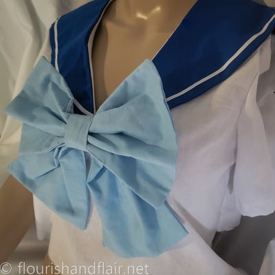 Deluxe uniform bow
