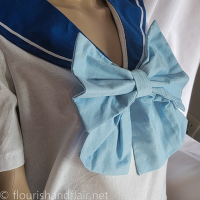 Deluxe uniform bow
