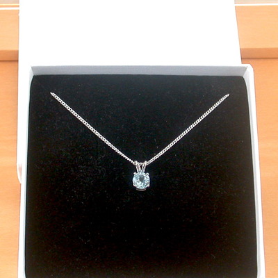 Boxed gift/blue topaz solitaire pendant & 18" silver chain/blue topaz necklace/topaz jewellery/topaz jewelery/november birthstone/uk