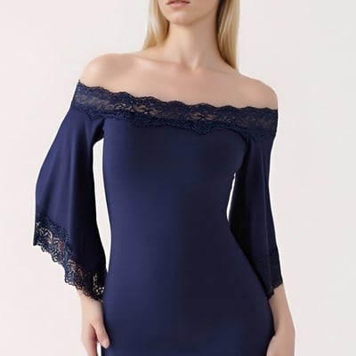 Lace one-shoulder dress with slim waist