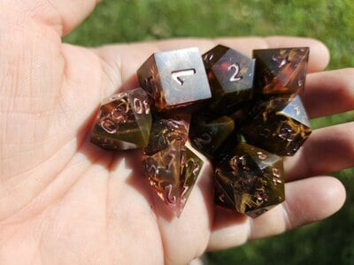 Crawling Branches Hard-Edged Dice Set