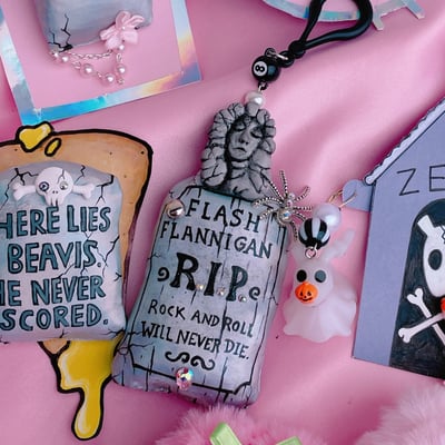 Flash flannigan tombstone keychain