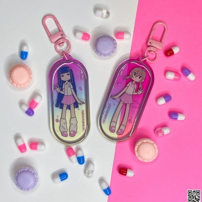 𝒸𝒶𝓅𝓈𝓊𝓁𝑒 𝑔𝒾𝓇𝓁𝓈 holographic keychain - Thumbnail 5