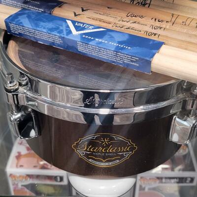 David silveria's root beer kit tom drum, drumsticks, and photos from munky's personal collection lot