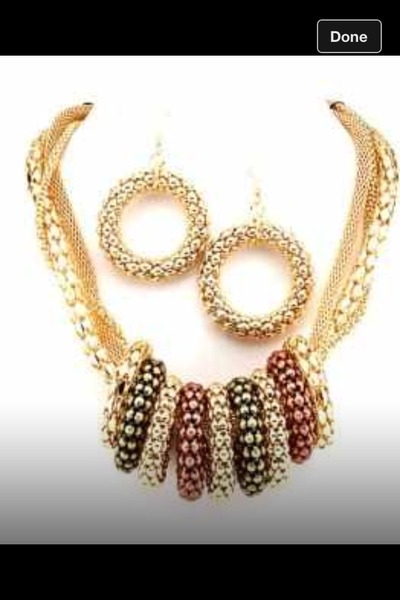 Necklace/earring set with removable rings