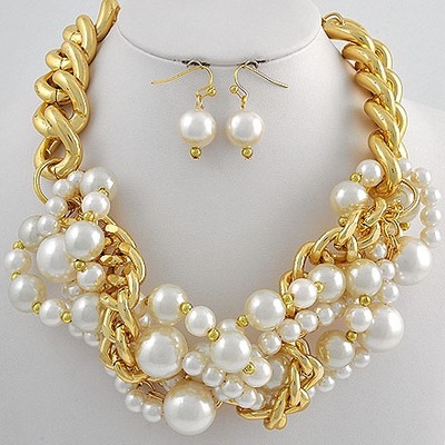 Chunky pearl necklace/earring set