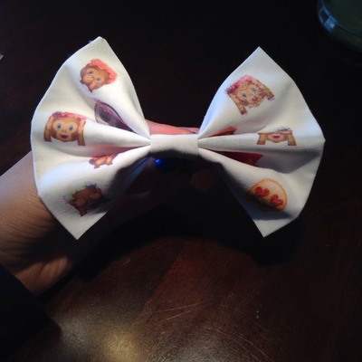 Emoji bow