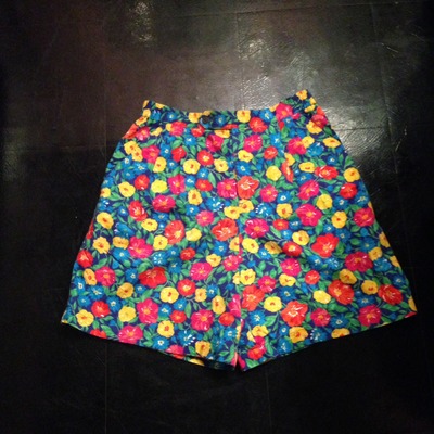 Floral high-waisted shorts 